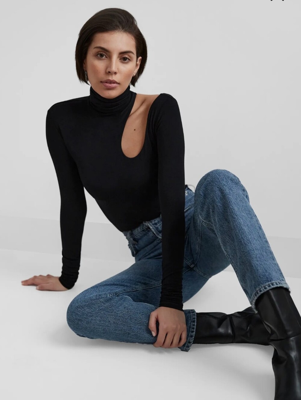 Marcella Allegra Turtleneck Cut Out Top Small